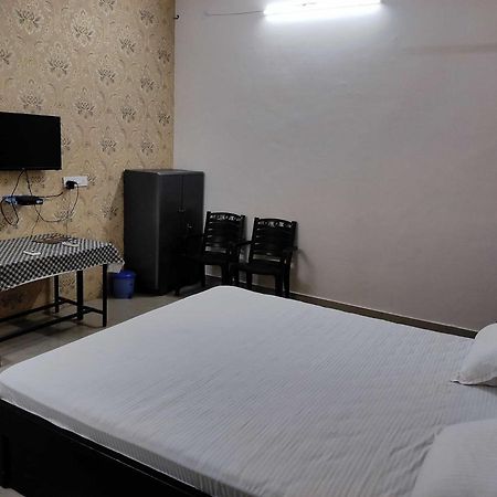 Oyo Lord Buddha Guest House Gorakhpur Esterno foto