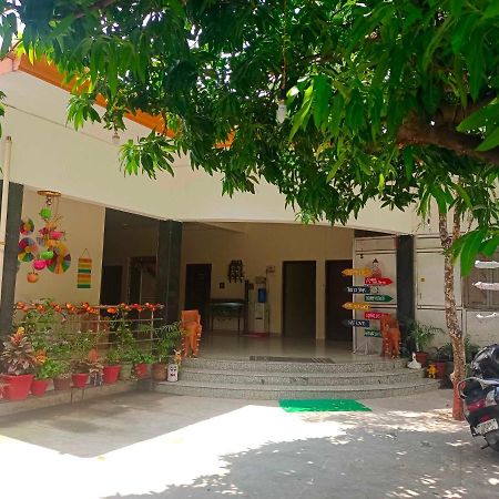 Oyo Lord Buddha Guest House Gorakhpur Esterno foto