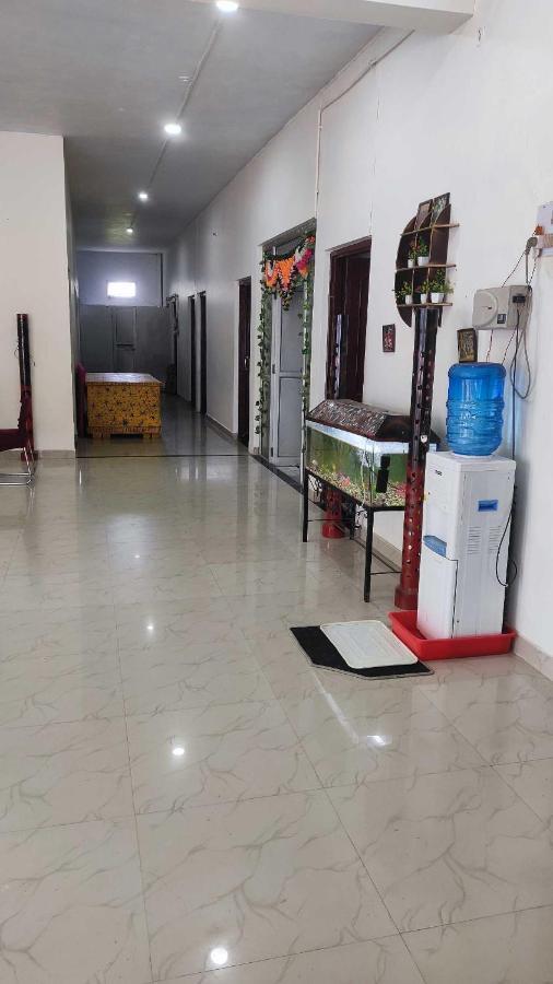 Oyo Lord Buddha Guest House Gorakhpur Esterno foto