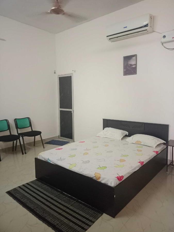 Oyo Lord Buddha Guest House Gorakhpur Esterno foto