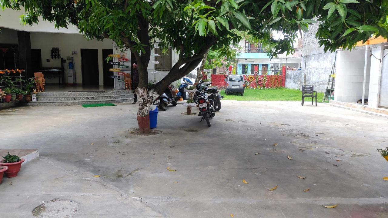 Oyo Lord Buddha Guest House Gorakhpur Esterno foto