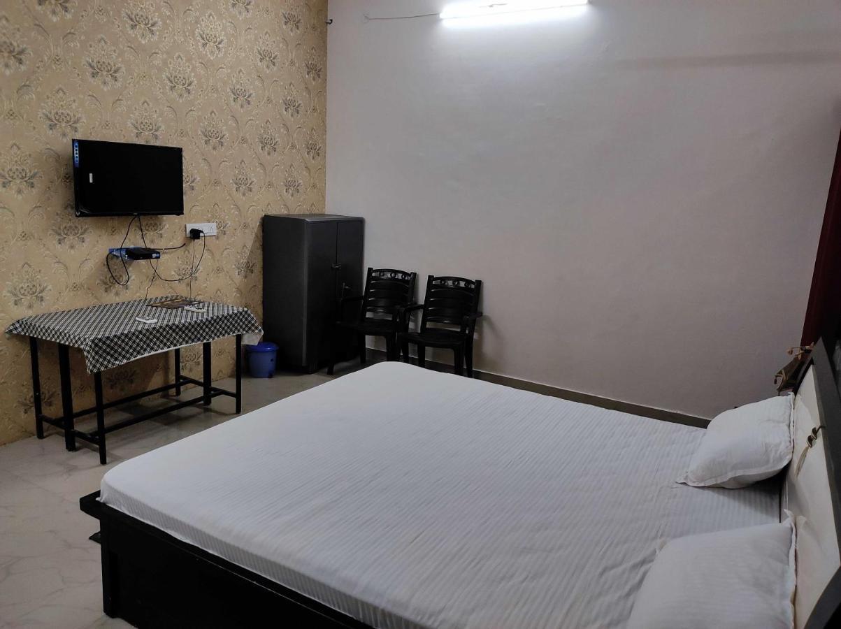 Oyo Lord Buddha Guest House Gorakhpur Esterno foto