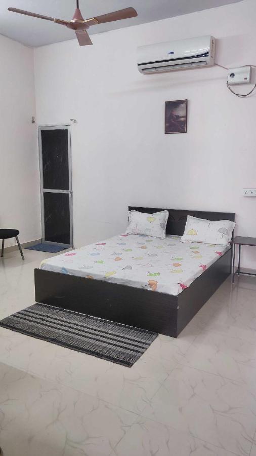 Oyo Lord Buddha Guest House Gorakhpur Esterno foto