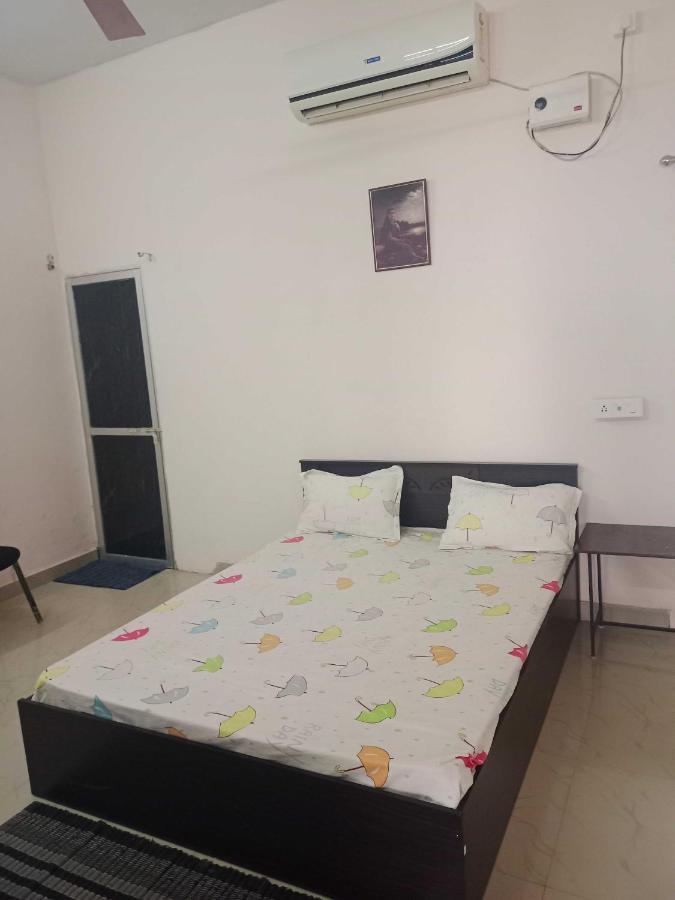 Oyo Lord Buddha Guest House Gorakhpur Esterno foto