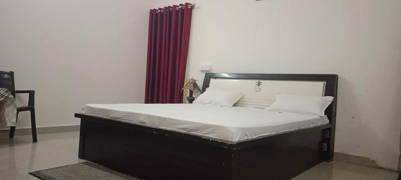 Oyo Lord Buddha Guest House Gorakhpur Esterno foto